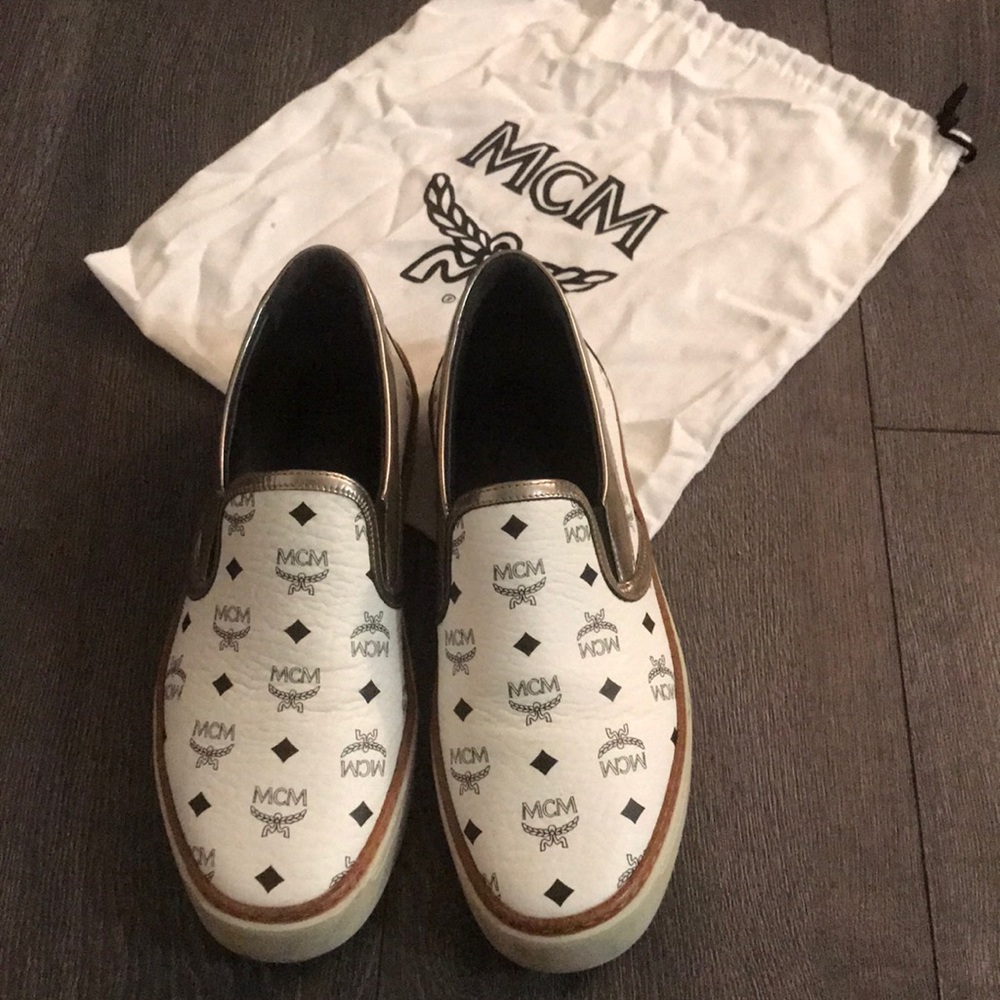 MCM logo sneaker! Size 38